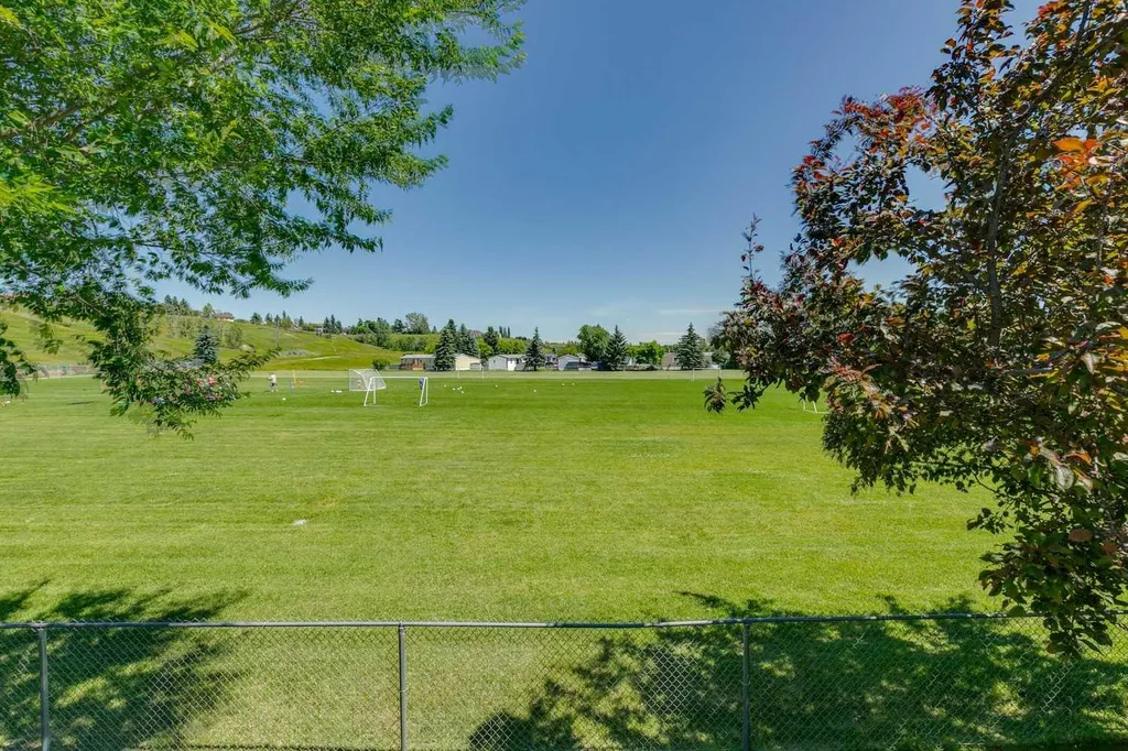 105 Elm Place Okotoks AB T1S 1V9