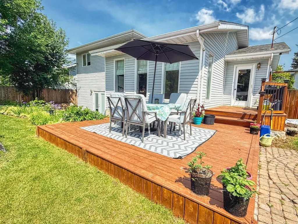 245 9 Street SE Three Hills AB T0M 2A0