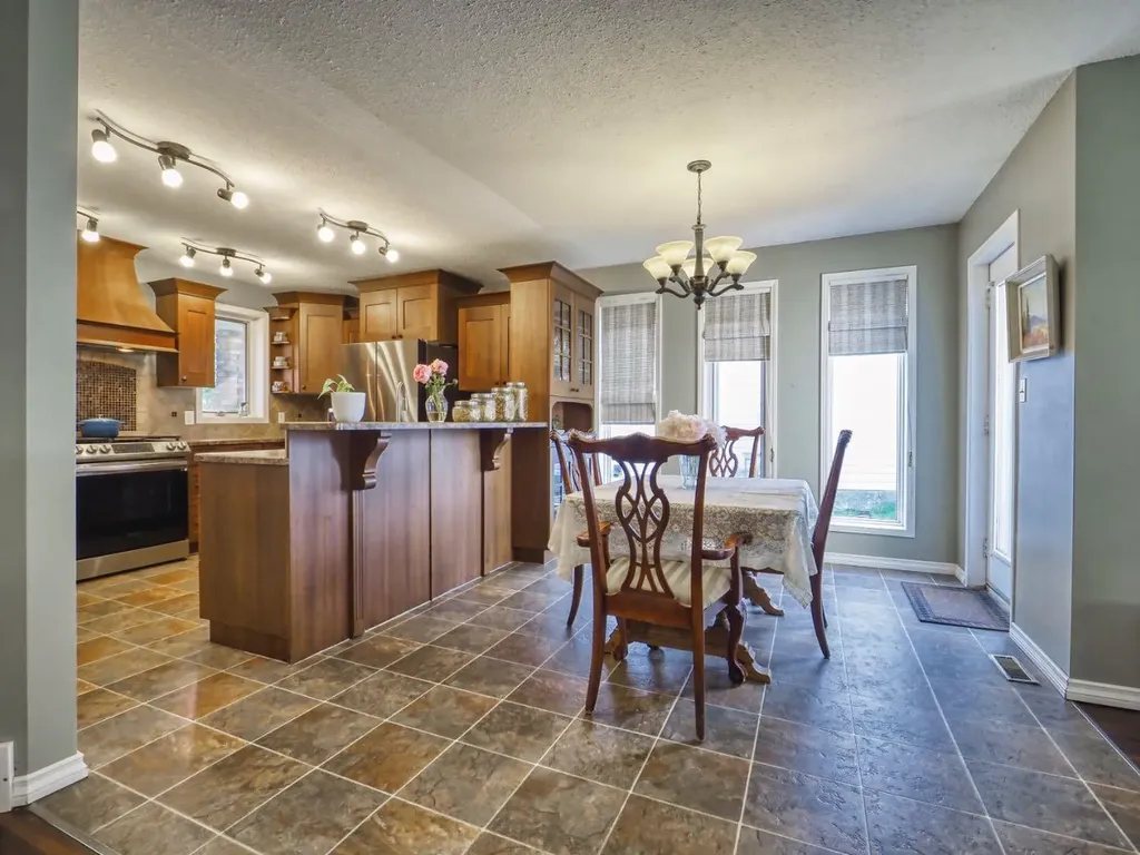 245 9 Street SE Three Hills AB T0M 2A0