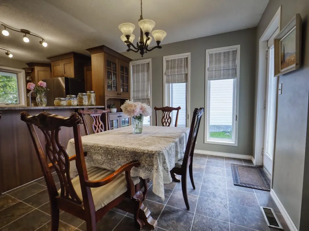 245 9 Street SE Three Hills AB T0M 2A0