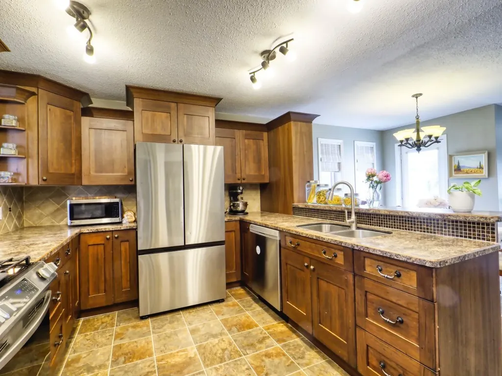 245 9 Street SE Three Hills AB T0M 2A0