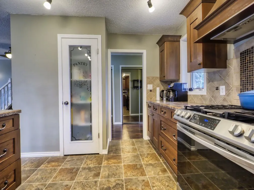 245 9 Street SE Three Hills AB T0M 2A0