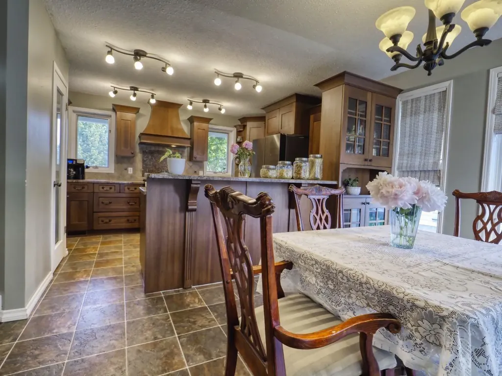 245 9 Street SE Three Hills AB T0M 2A0