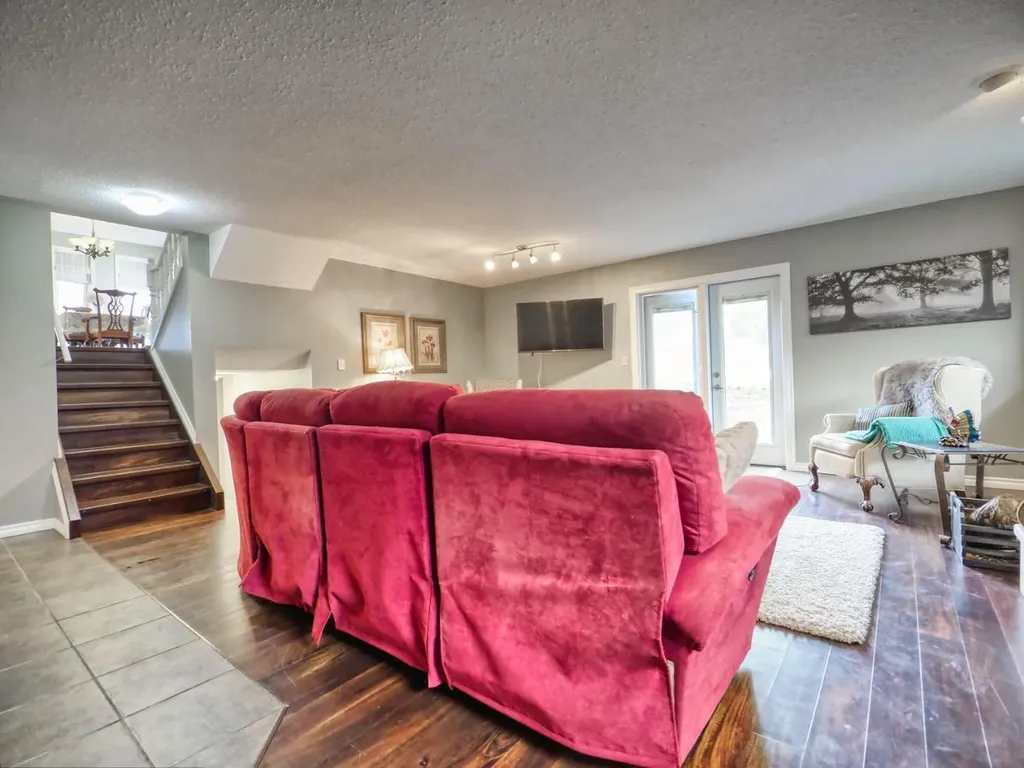 245 9 Street SE Three Hills AB T0M 2A0