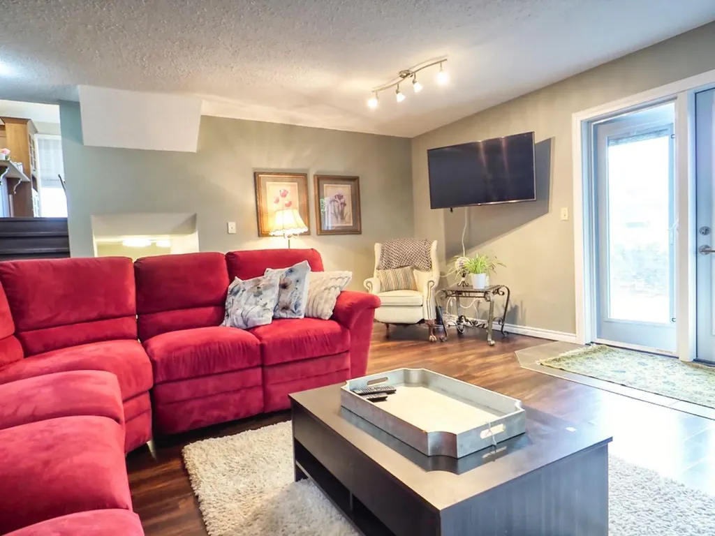 245 9 Street SE Three Hills AB T0M 2A0