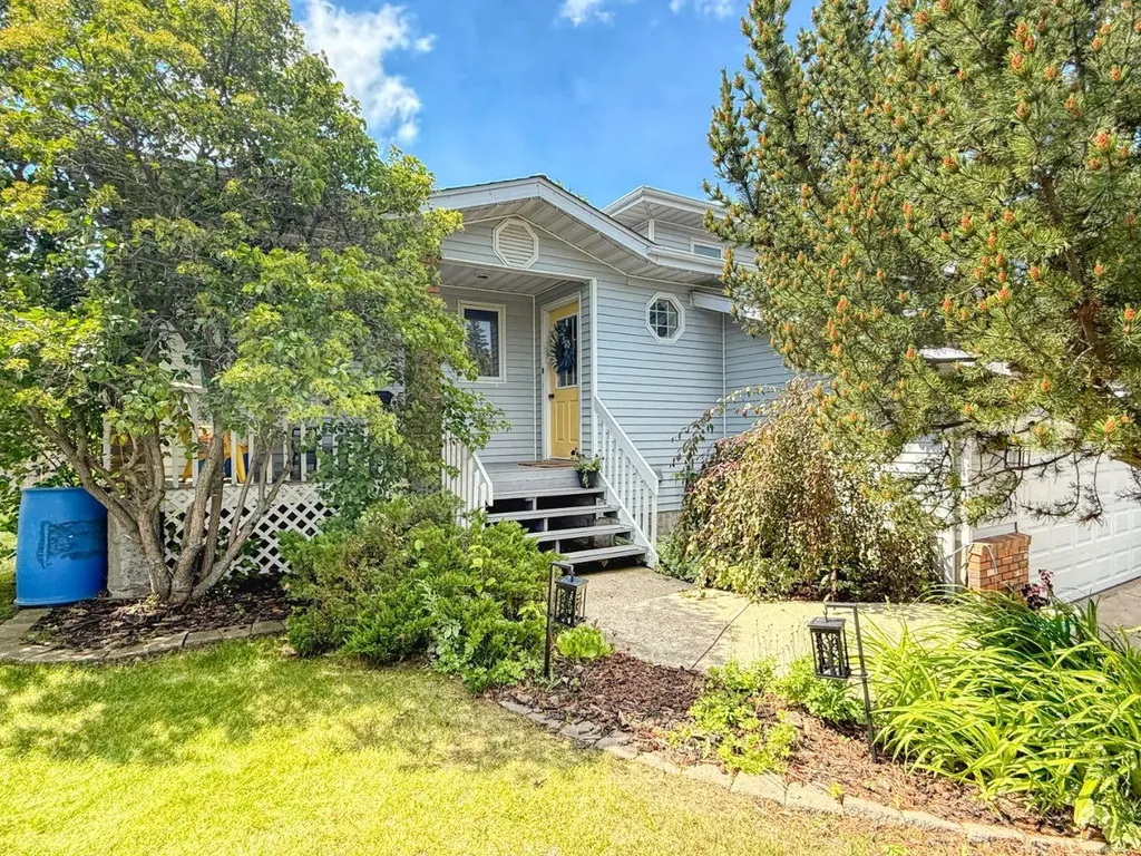 245 9 Street SE Three Hills AB T0M 2A0