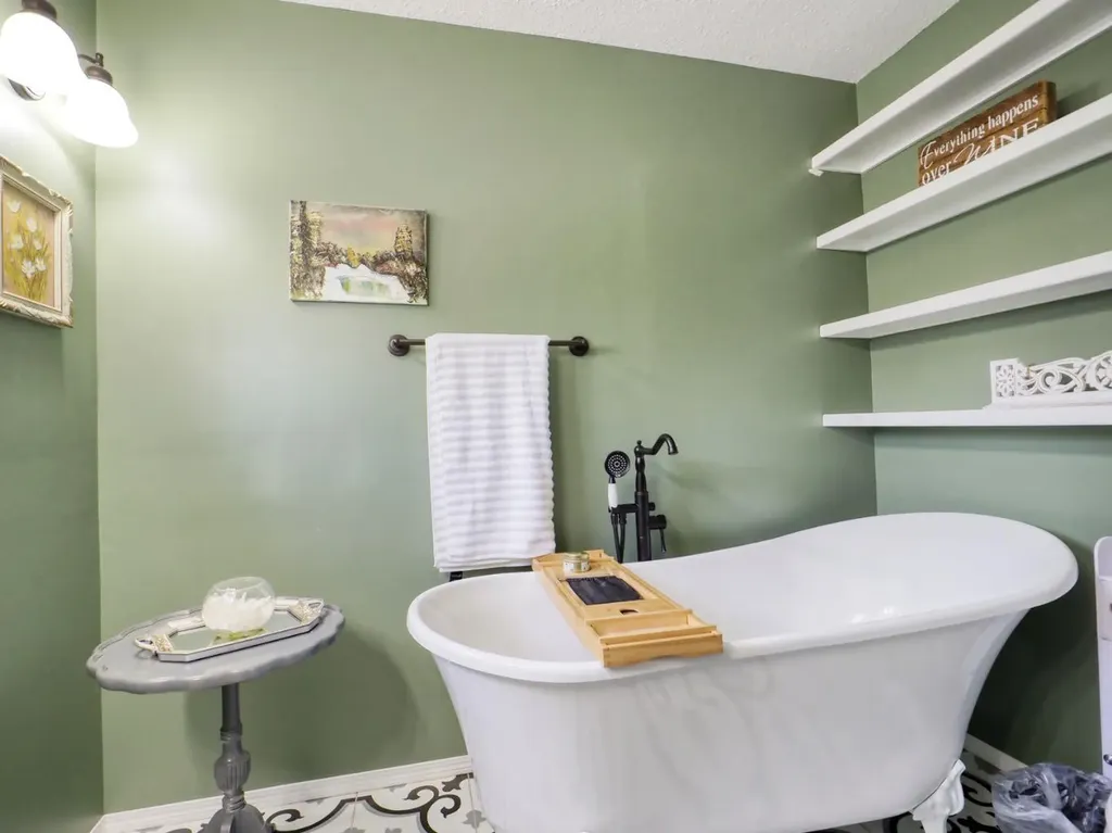 245 9 Street SE Three Hills AB T0M 2A0