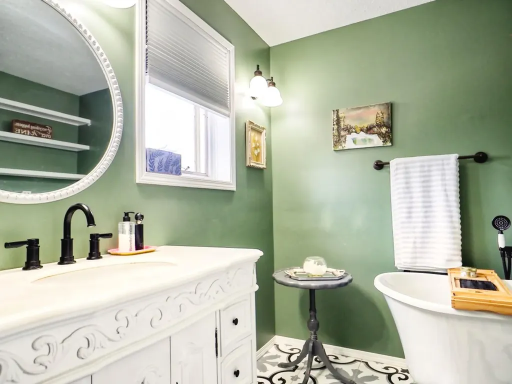 245 9 Street SE Three Hills AB T0M 2A0