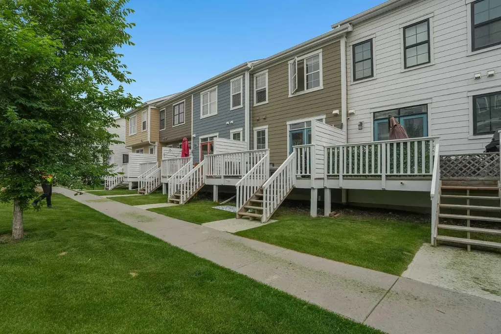 575 Sherwood Boulevard NW Calgary AB T3R 0X1