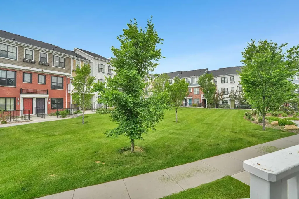 575 Sherwood Boulevard NW Calgary AB T3R 0X1