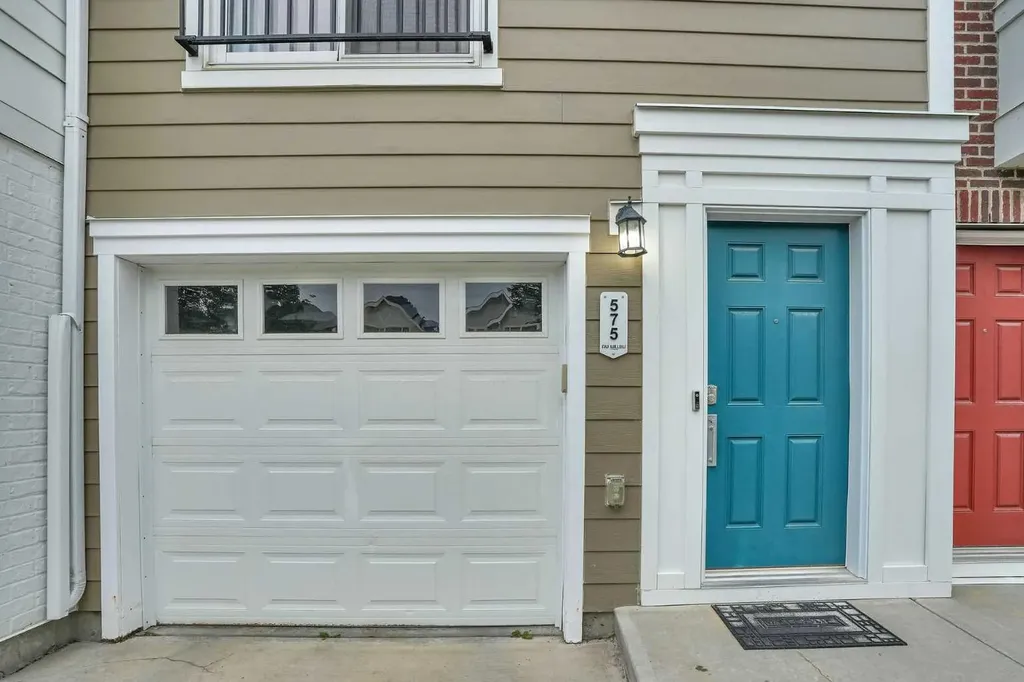575 Sherwood Boulevard NW Calgary AB T3R 0X1