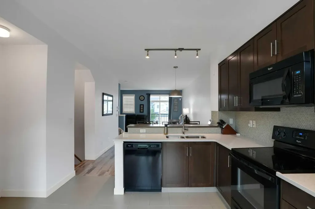 575 Sherwood Boulevard NW Calgary AB T3R 0X1