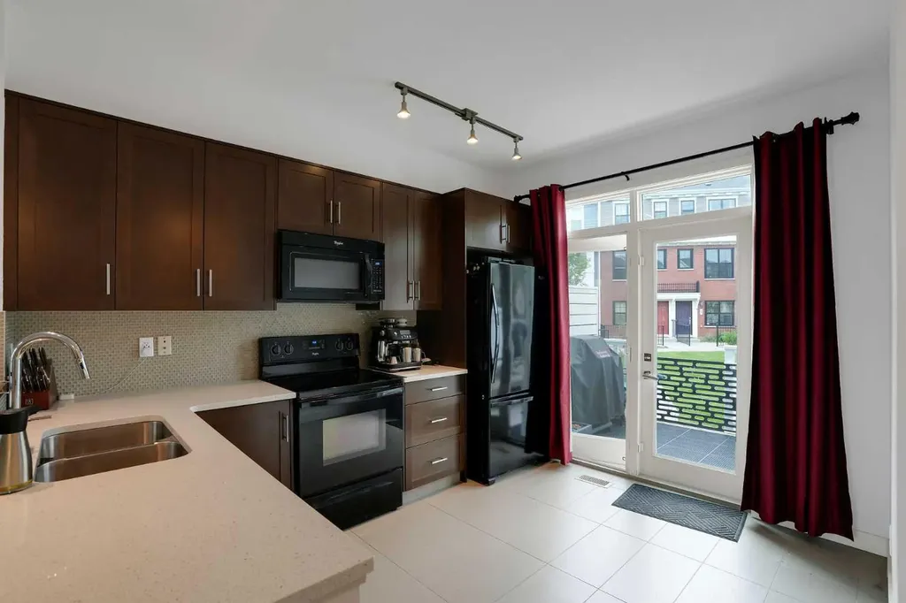 575 Sherwood Boulevard NW Calgary AB T3R 0X1