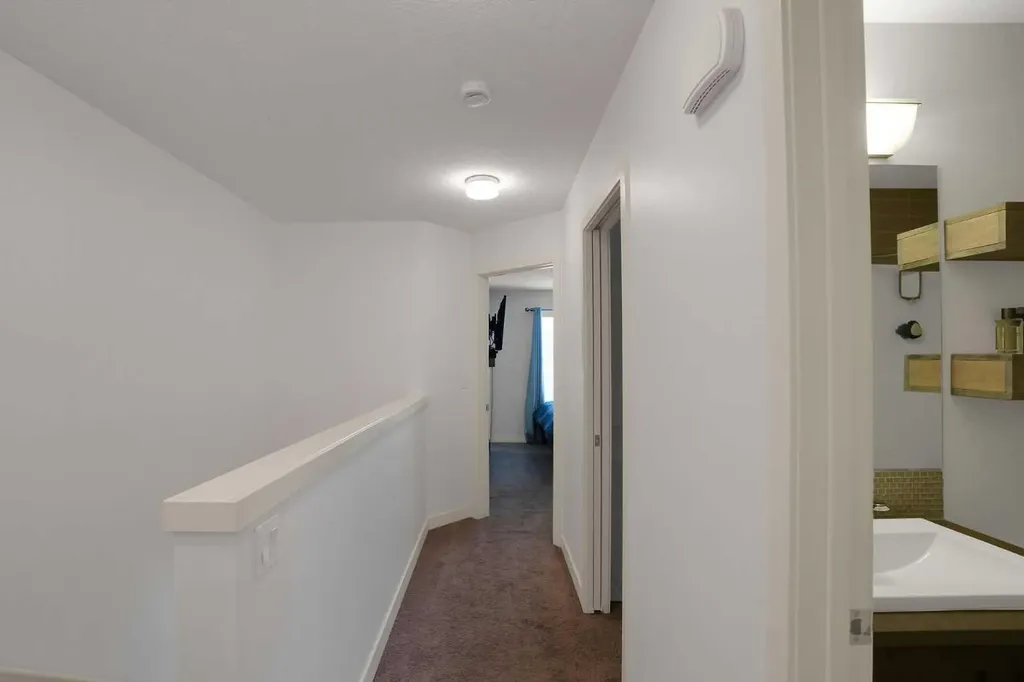 575 Sherwood Boulevard NW Calgary AB T3R 0X1