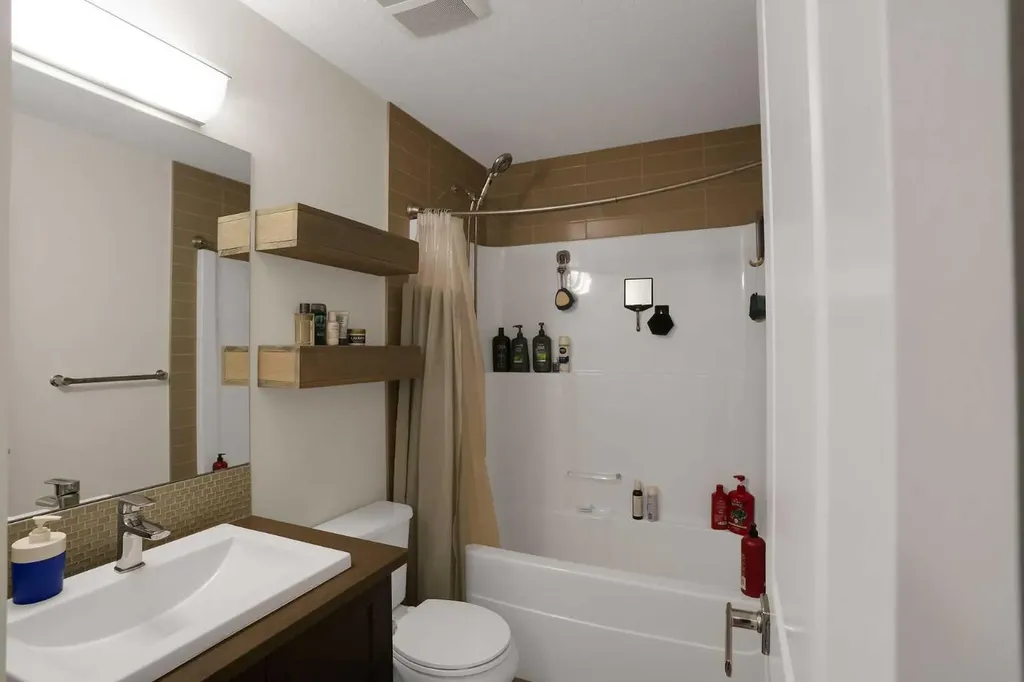 575 Sherwood Boulevard NW Calgary AB T3R 0X1