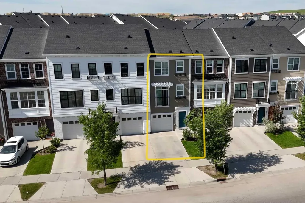575 Sherwood Boulevard NW Calgary AB T3R 0X1