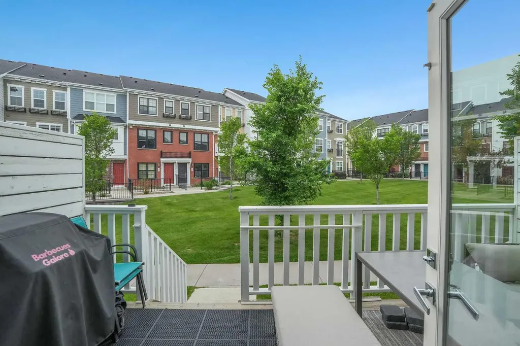 575 Sherwood Boulevard NW Calgary AB T3R 0X1