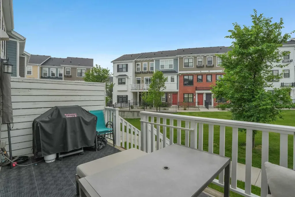 575 Sherwood Boulevard NW Calgary AB T3R 0X1