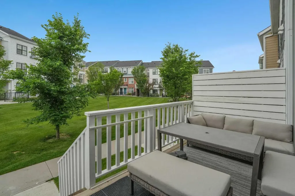 575 Sherwood Boulevard NW Calgary AB T3R 0X1