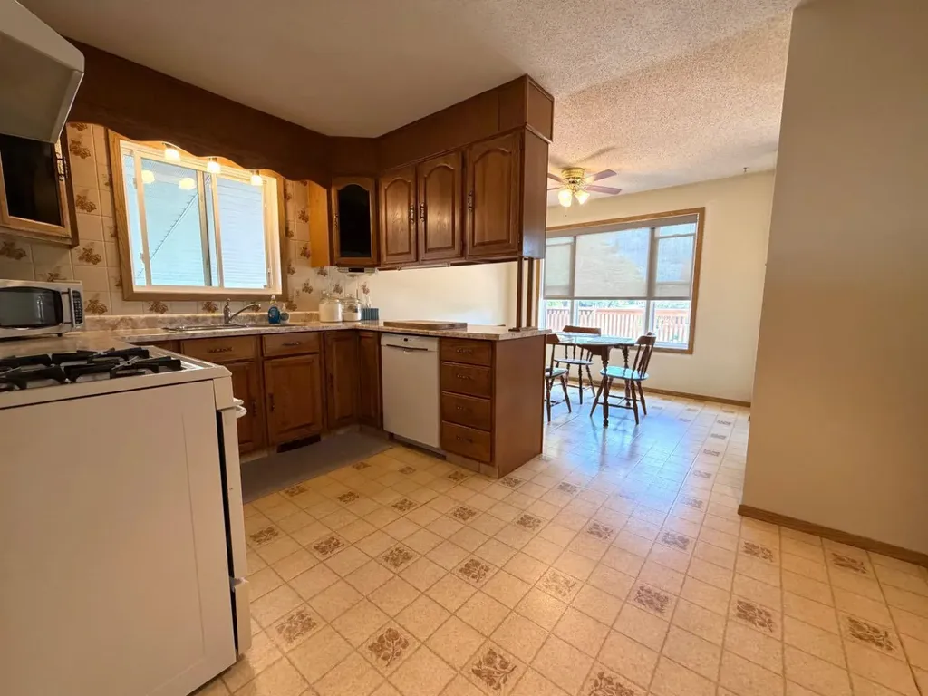 530 20 Street Wainwright AB T9W 1H8