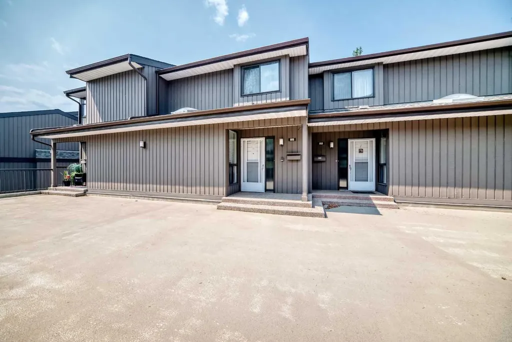 3240 66 Avenue SW Calgary AB T3E 6M5