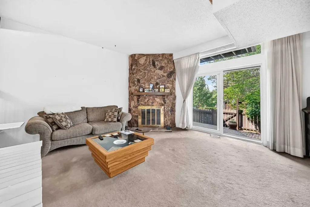 3240 66 Avenue SW Calgary AB T3E 6M5