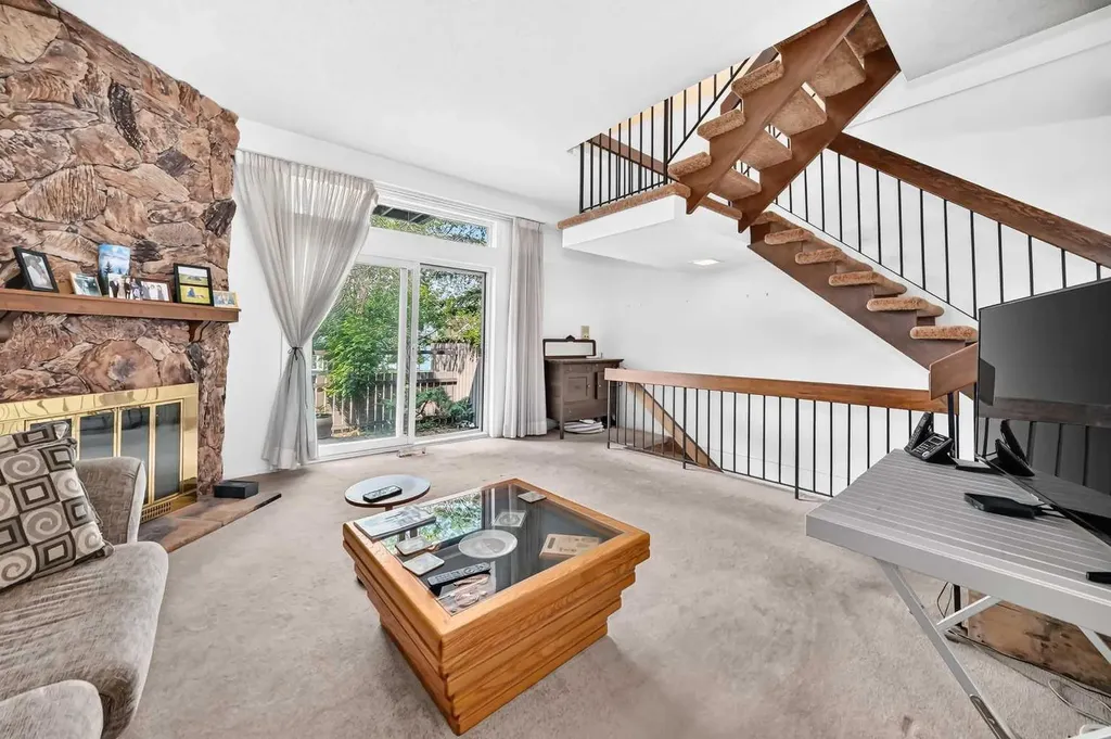 3240 66 Avenue SW Calgary AB T3E 6M5