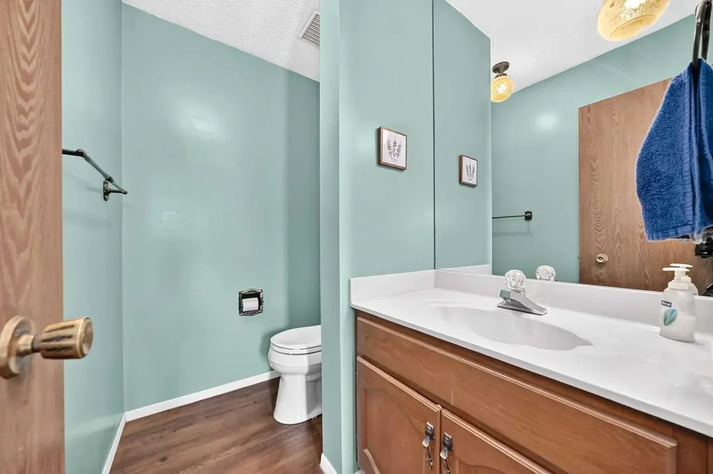 3240 66 Avenue SW Calgary AB T3E 6M5