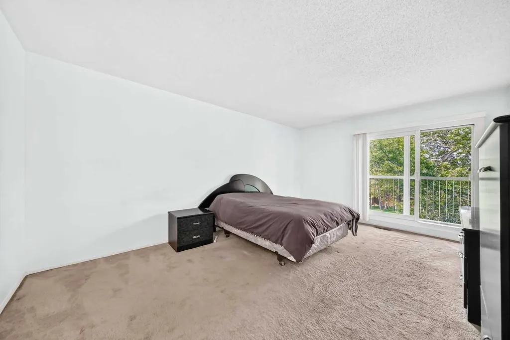 3240 66 Avenue SW Calgary AB T3E 6M5
