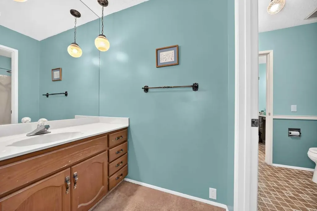 3240 66 Avenue SW Calgary AB T3E 6M5