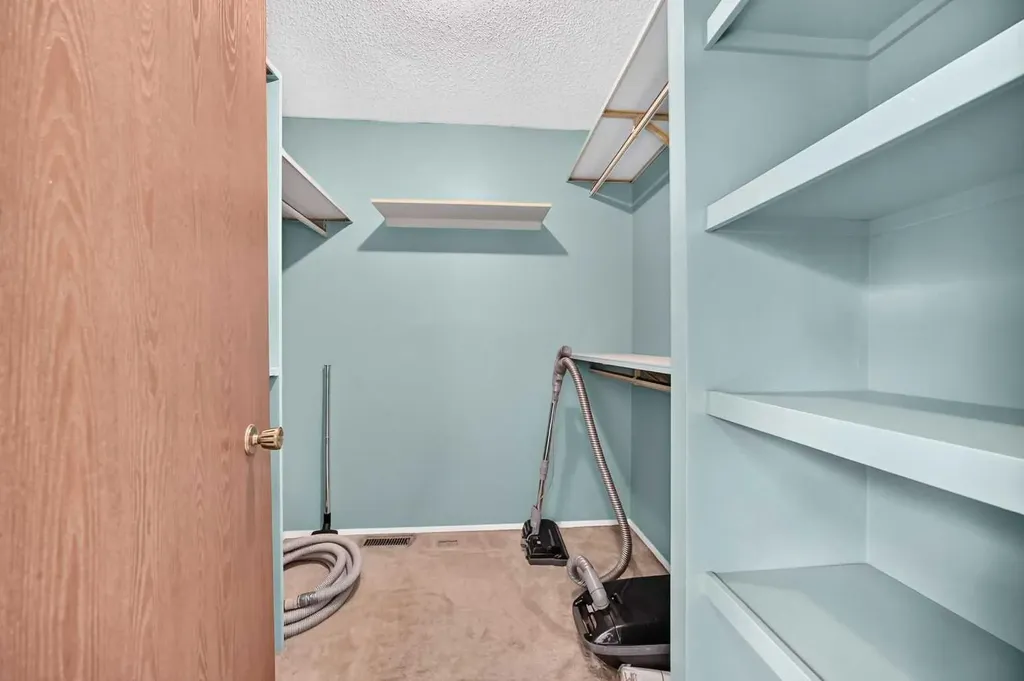 3240 66 Avenue SW Calgary AB T3E 6M5