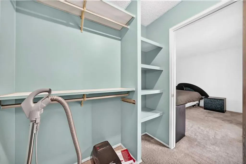 3240 66 Avenue SW Calgary AB T3E 6M5