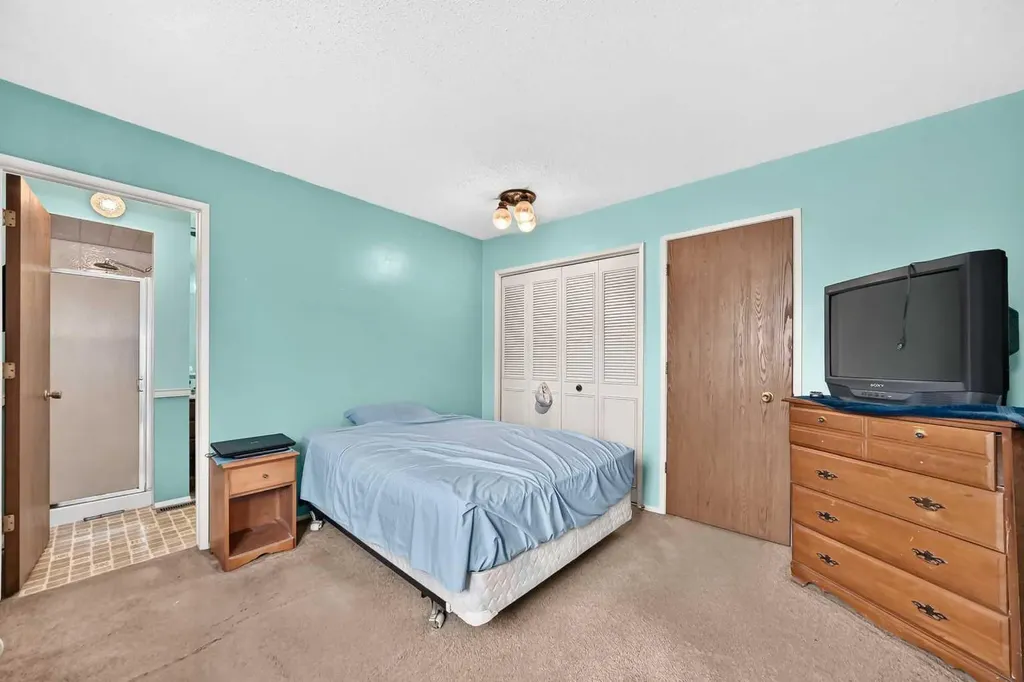 3240 66 Avenue SW Calgary AB T3E 6M5