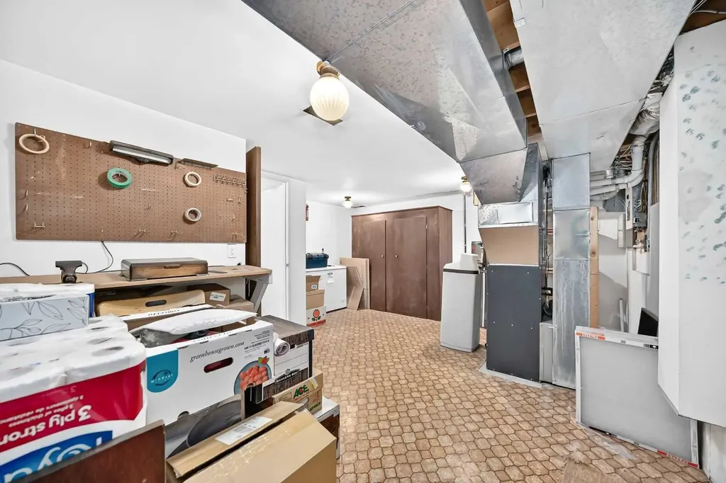 3240 66 Avenue SW Calgary AB T3E 6M5