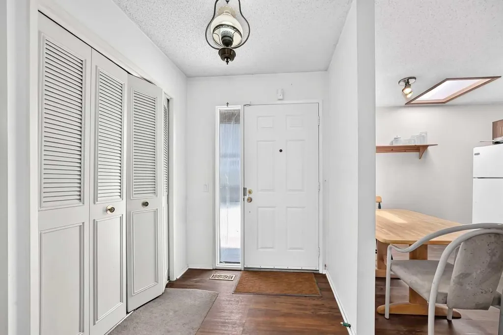 3240 66 Avenue SW Calgary AB T3E 6M5
