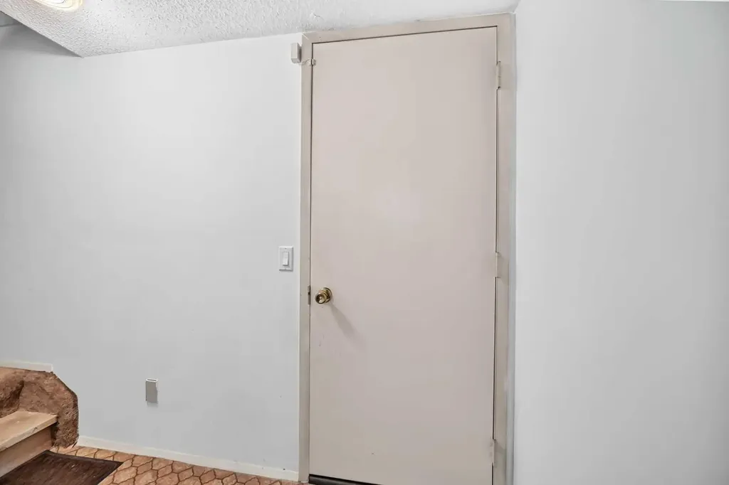 3240 66 Avenue SW Calgary AB T3E 6M5