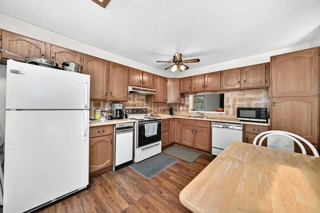 3240 66 Avenue SW Calgary AB T3E 6M5