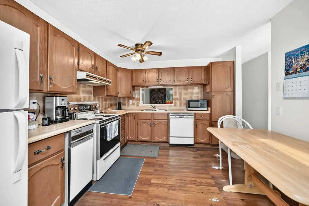 3240 66 Avenue SW Calgary AB T3E 6M5