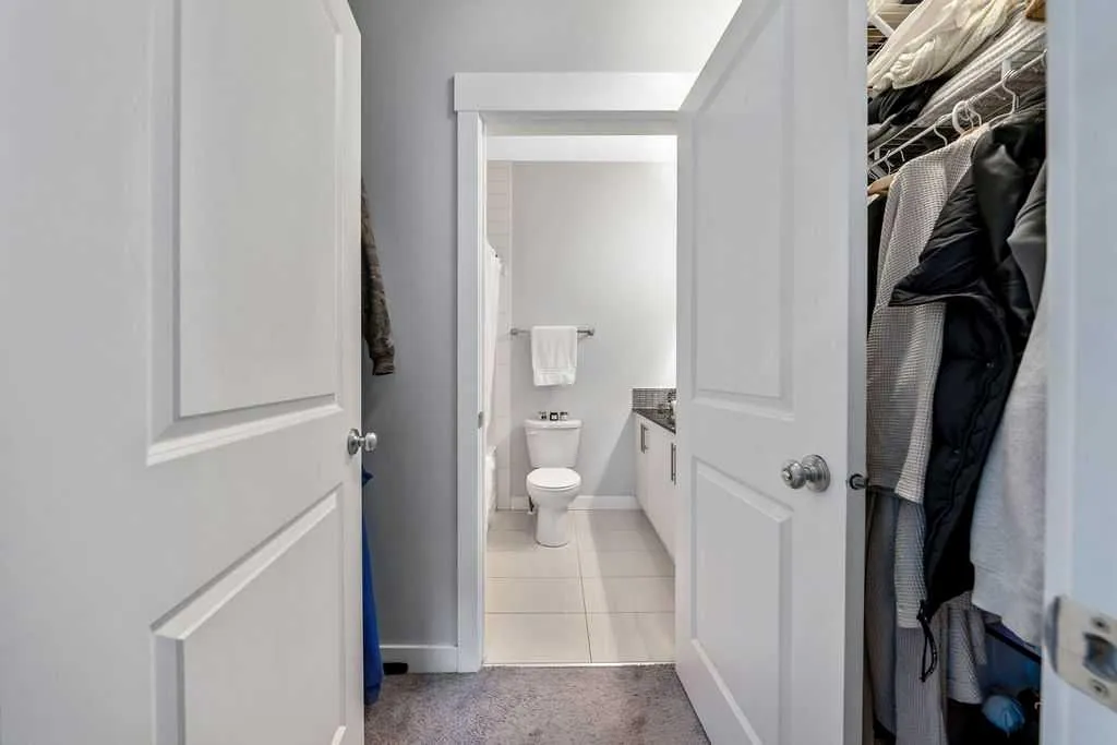 22 West Coach Manor SW Calgary AB T3H 1R7