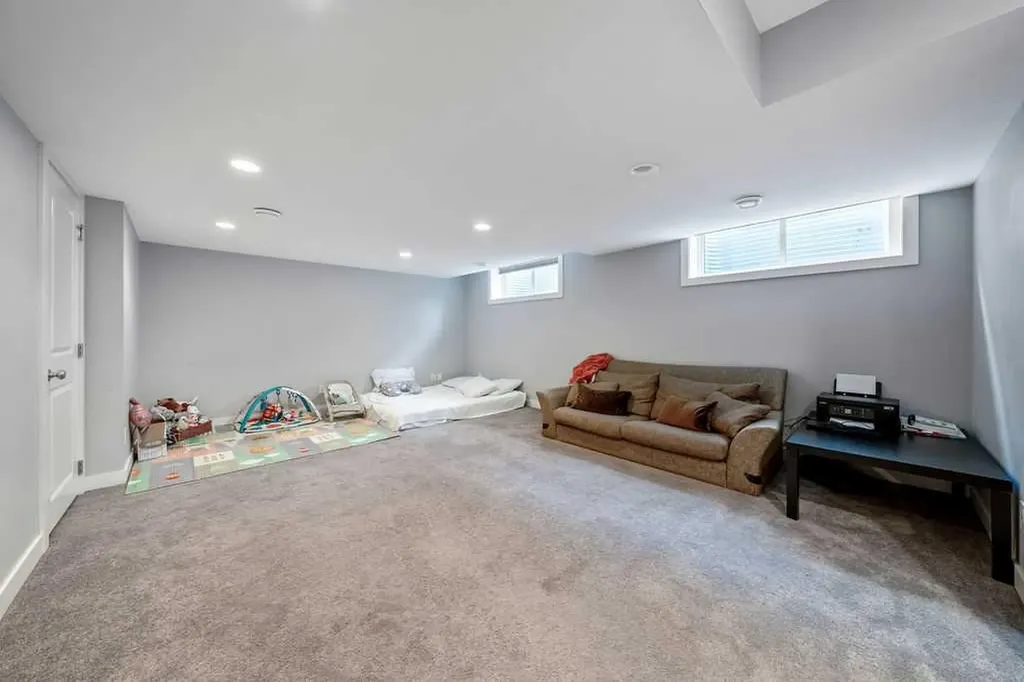 22 West Coach Manor SW Calgary AB T3H 1R7