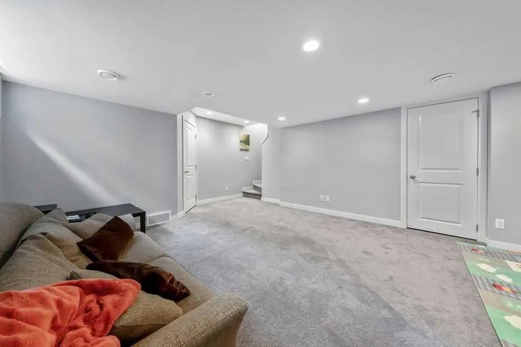 22 West Coach Manor SW Calgary AB T3H 1R7