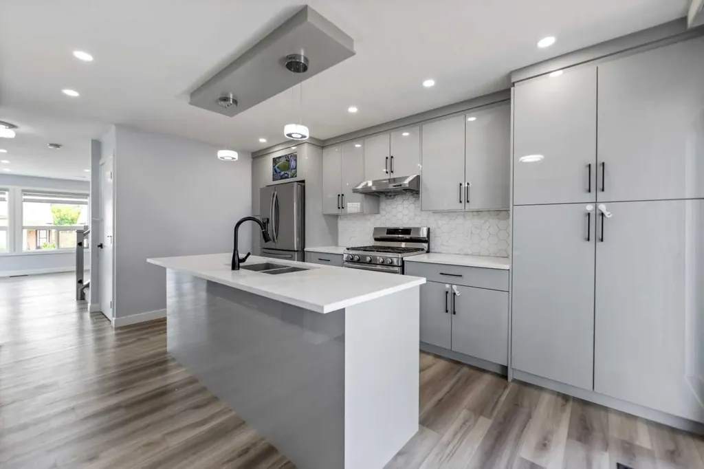 313 Falwood Way NE Calgary AB T3J 1A9