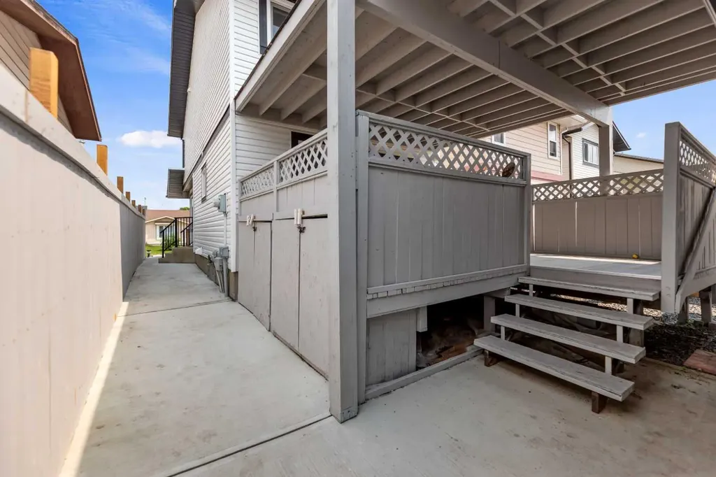313 Falwood Way NE Calgary AB T3J 1A9