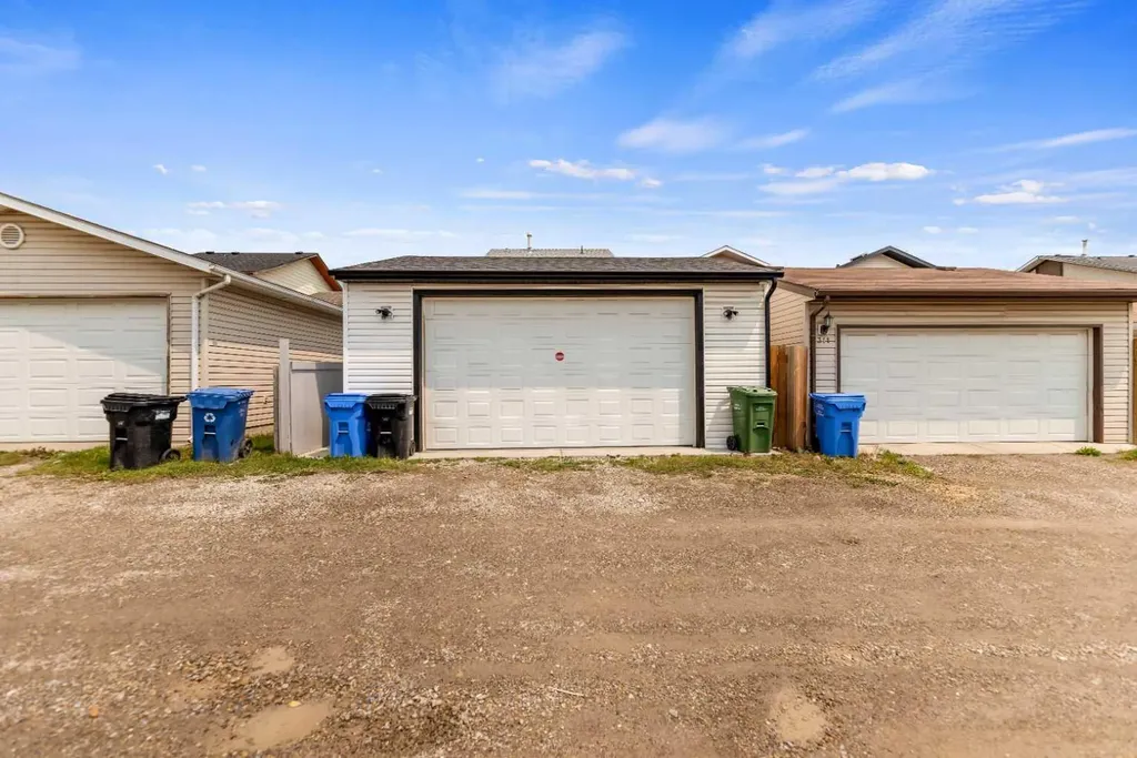 313 Falwood Way NE Calgary AB T3J 1A9
