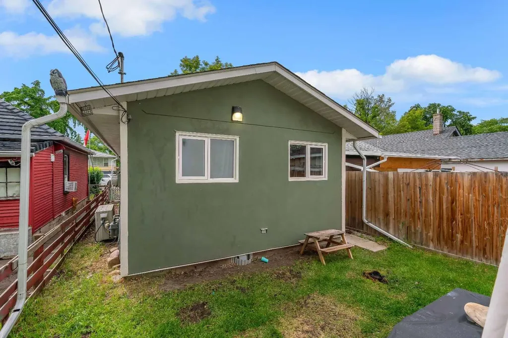 6224 18a Street SE Calgary AB T2C0N1