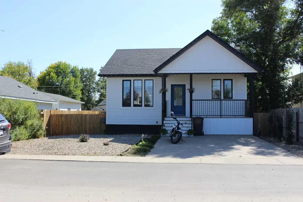 251 Crescent Avenue Picture Butte AB T0K 1V0