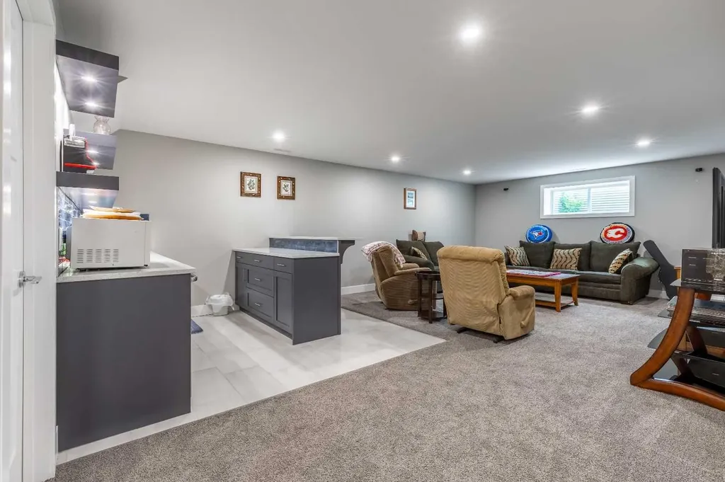 107 Westgate Drive Coaldale AB T1M 0E1