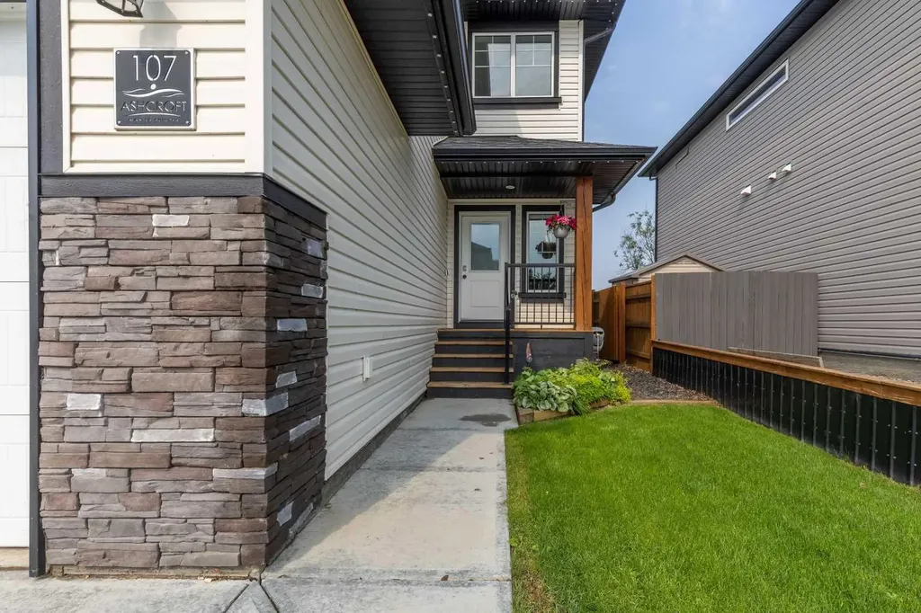107 Westgate Drive Coaldale AB T1M 0E1