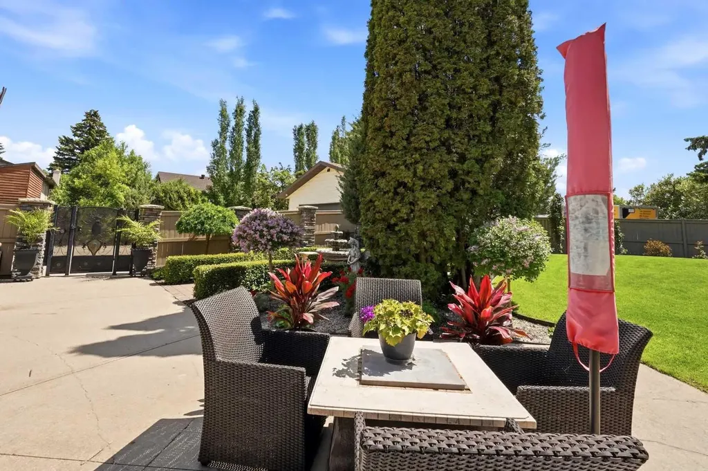 60 Brown Close Red Deer AB T4R 1K4