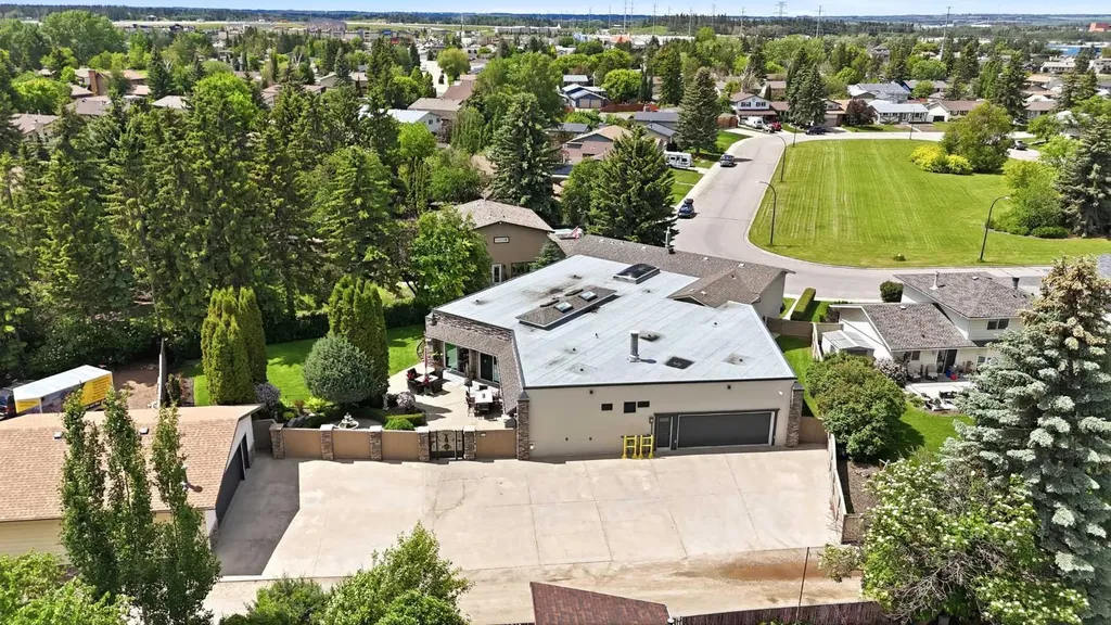 60 Brown Close Red Deer AB T4R 1K4